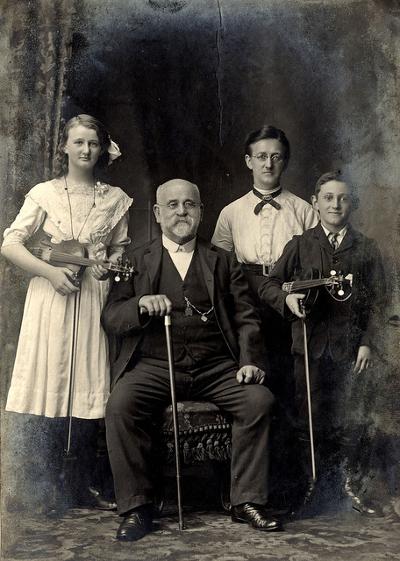 Portrait of Colin Christie and family, Newcastle, 10 November 1912