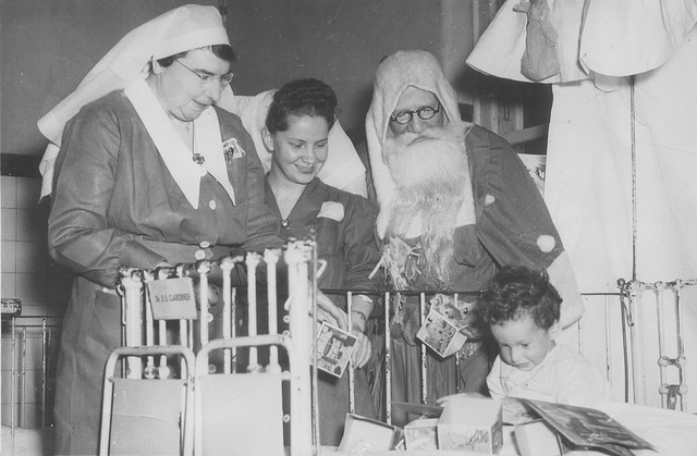 Sister Porter, Father Christmas, unidentified nursing sister and infant patient, c.1945. From the Royal Newcastle Hospital Archives, University of Newcastle, Cultural Collections.