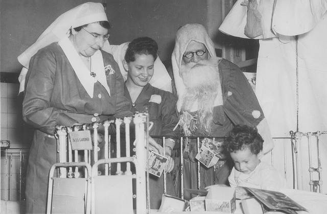 Sister Porter, Father Christmas, unidentified nursing sister and infant patient, c.1945. From the Royal Newcastle Hospital Archives, University of Newcastle, Cultural Collections.