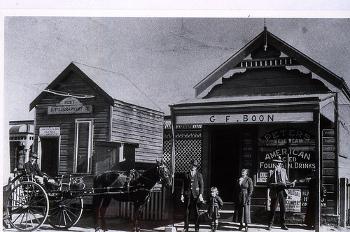 Post Office and GF Boon Store, Swansea, [early 1900s]. From the Dr John Turner Collection, University of Newcastle, Cultural Collections.